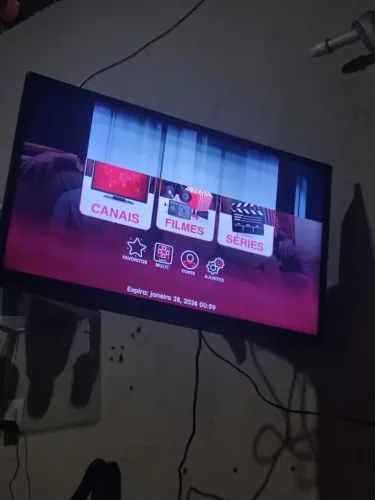 Vendo tv com defeito pra terra de peças 