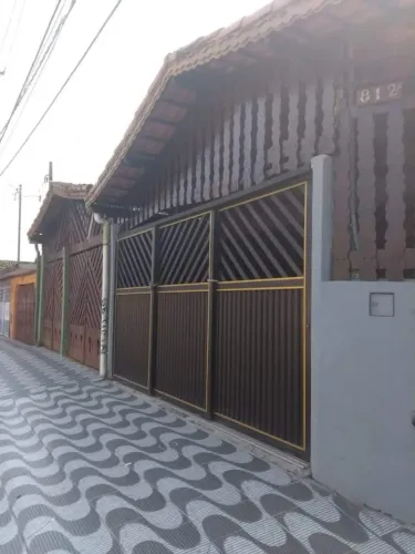 Casa de esquina no Maracanã praia grande pra vender hoje a vista 290 somente a vista 