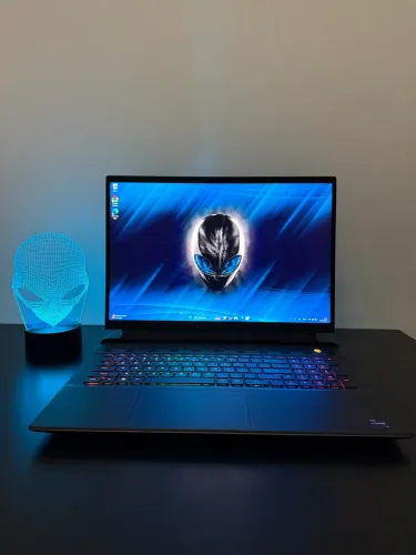 ALIENWARE M18 - 18 | CORE i9 | RTX 4080 | 32GB RAM | 1TB SSD