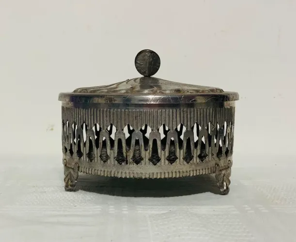porta-joias ou bomboniere vintage de metal prateado