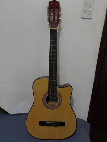Violão Reais 750