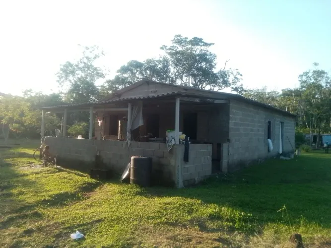 Vendo sítio localizado em Peruíbe grande e espaçoso lugar sossegado pra se morar