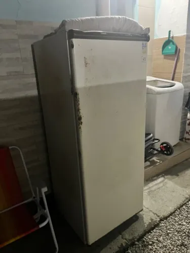 Vendo geladeira muito boa!