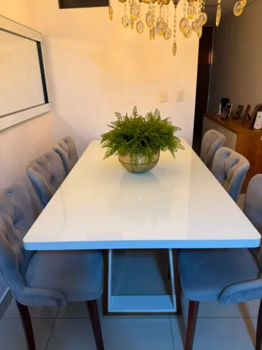 Mesa grande com 6 cadeiras