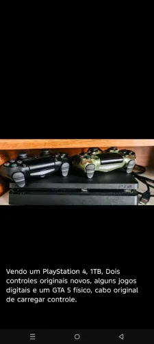 PS4 Slim 1TB, Dois Controles Originais, Jogos Digitais e um GTA 5 físico