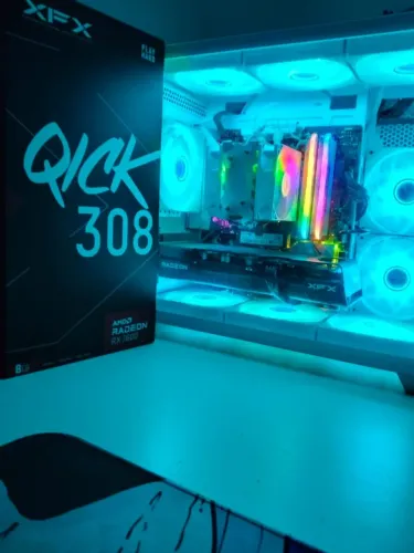 Vendo RX 7600 8GB XFX QICK 308, modelo RX-76PQICKBY.