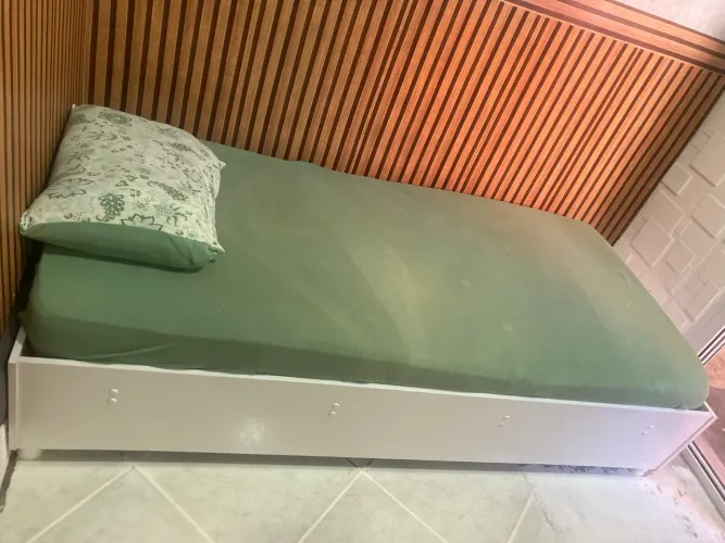 Cama sem colchão