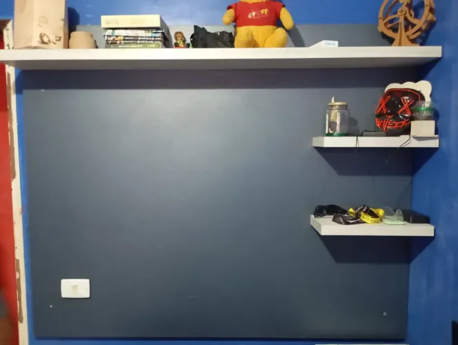 PAINEL DE MADEIRA AZUL ESCURO