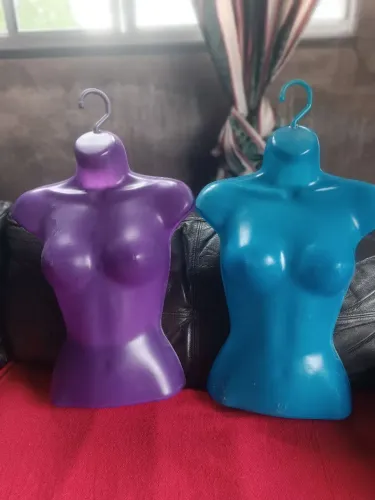 Vendo 02 manequim cabide busto feminino usado