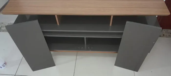 Rack para TV retrô em madeira e cinza - moderno e funcional