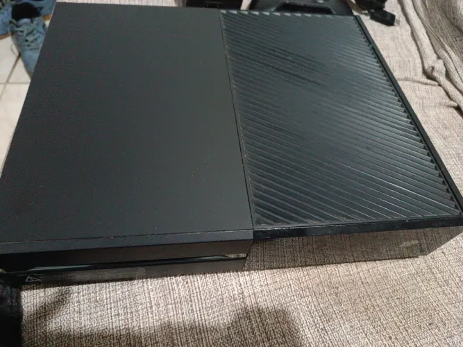 Xbox One fat + controle e cabo original vem com Minecraft dvd e 1 TB 