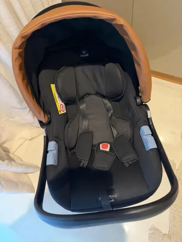 Bebê conforto Burigotto com base ISOFIX