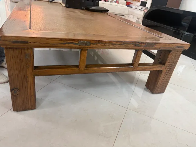 Mesa de Centro 100% Madeira Maciça - Design Rústico Sofisticado