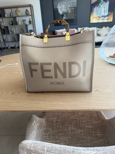 Bolsa Fendi original média cor fendi