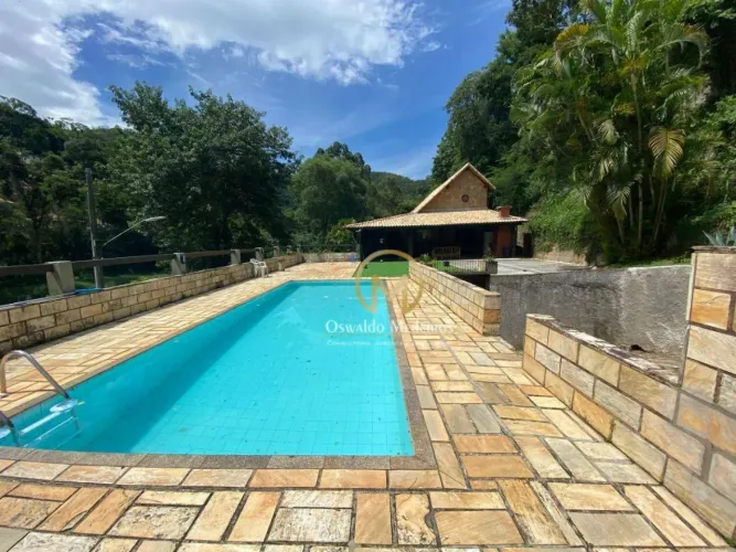 Casa com 5 dormitórios à venda, 257 m² por R$ 1.550.000,00 - Nogueira - Petrópolis/RJ