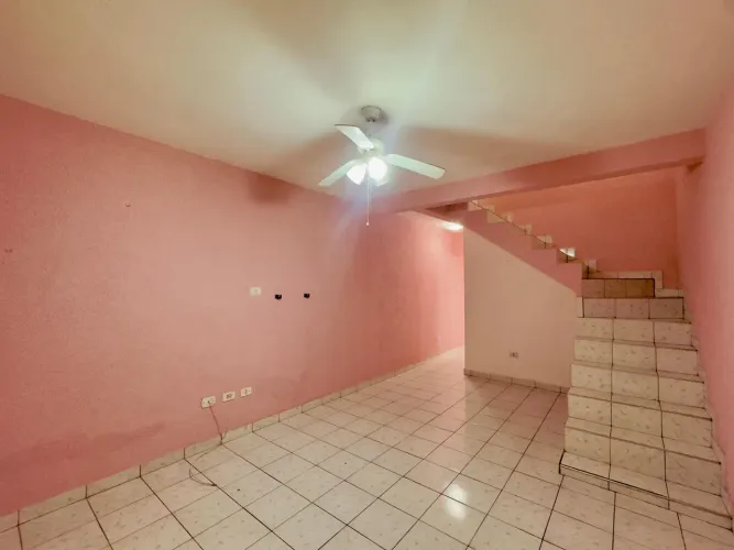 Casa com 3 Quarto(s) e 2 banheiro(s) para Alugar, 125 m² por R$ 2800 / Mês