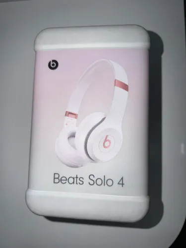 Beats Solo 4 