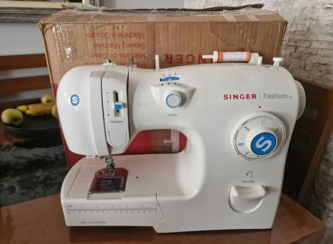 Máquina de costura singer 127v