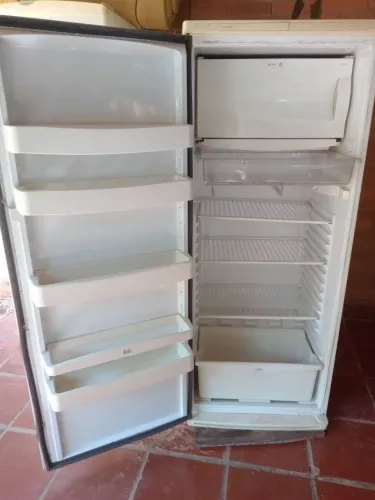 Geladeira CCE 310 Super Luxo