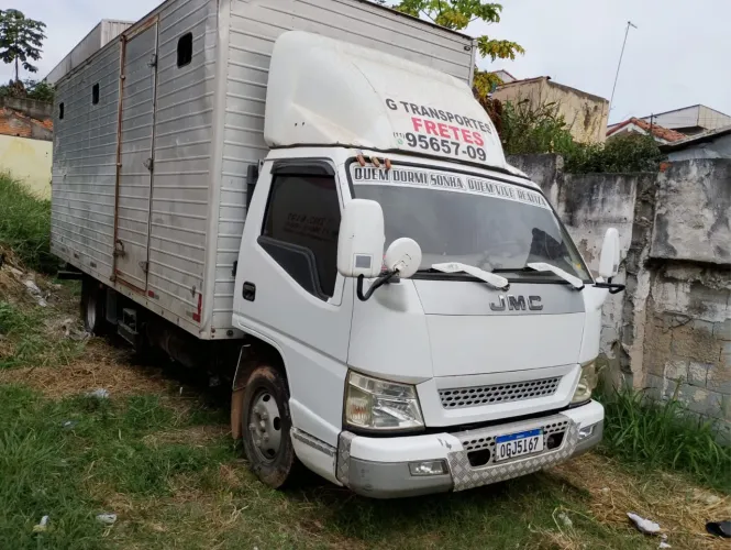 Caminhão JMC 900 , com baú alumínio