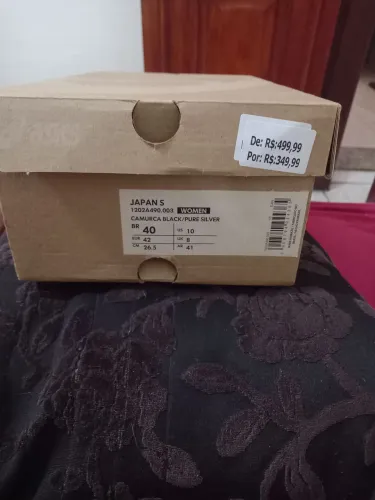 Tênis asics novo original. 300.00