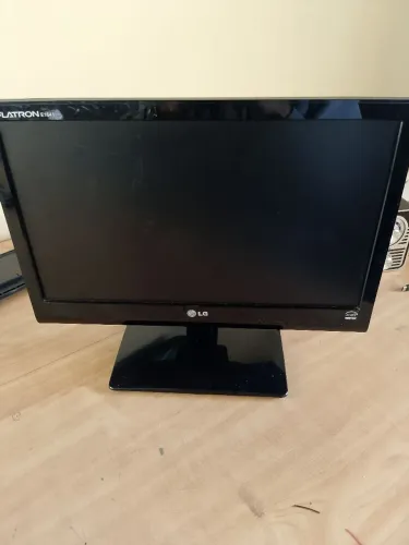 Vendo Monitor LG 15,6P