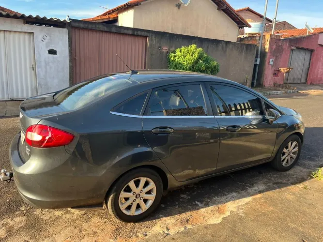 Ford Fiesta Sedan SE 1.6 16V Flex 4P 2011
