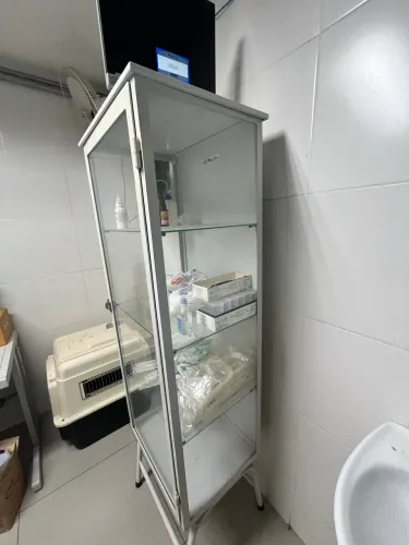 Armário vitrine veterinário 