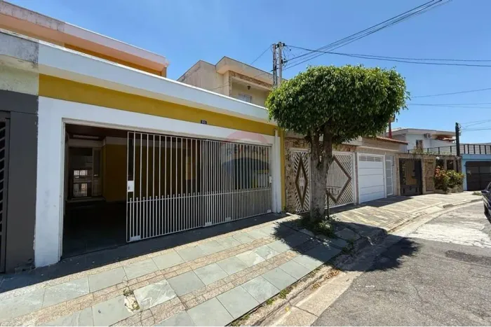 SOBRADO PARA LOCAÇÃO NO CITY PINHEIRINHO | 3 QUARTOS | 1 SUITE | 140 METROS | 2 VAGAS | RU