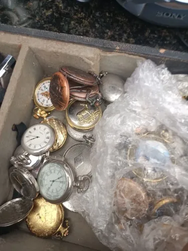 Vendo ou troco, coleção de mais de 50 relógios de bolso.