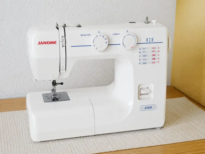Máquina de Costura Elétrica - Janome 2008