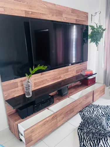 Rack de TV com 4 gavetas