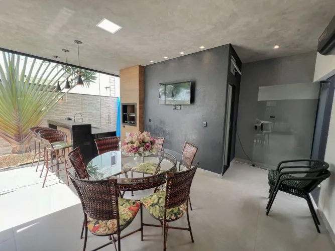 Casa à venda no Condomínio Reserva dos Ipês em Uberlândia/MG