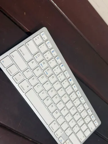 vendo teclado gamer , branco e sem fio , ideal para jogos!