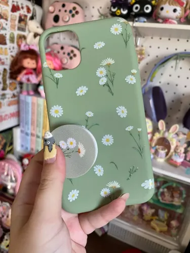 4 capinhas de celular (iPhone 11)