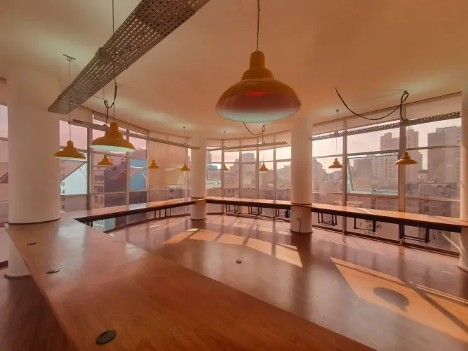 EXCELENTE SALA COMERCIAL com 77 metros VISTA Condomínio EDIFÍCIO TRIANGULO - Praça da Sé -