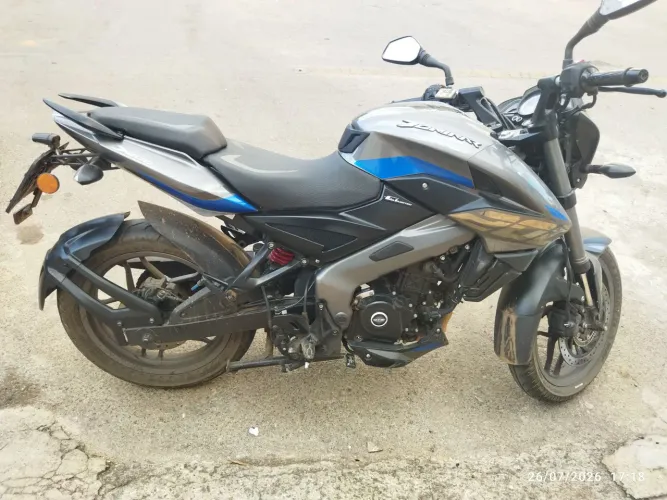 Vendo moto dominar 200