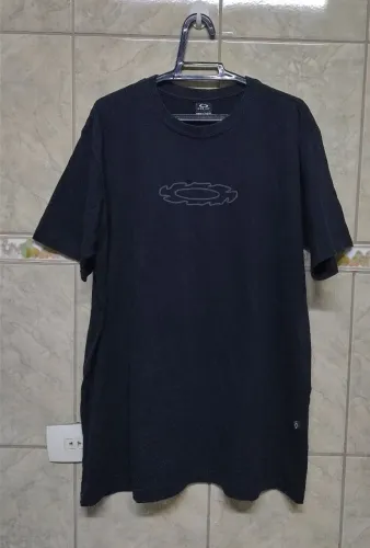 Camiseta Oakley. Tamanho. M. 