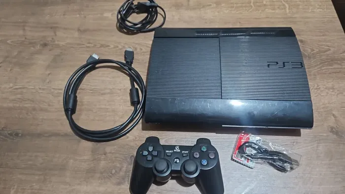 Playstation 3, com GTA 5 e outros jogos, pronto pra jogar. Parcelo nos cartões.
