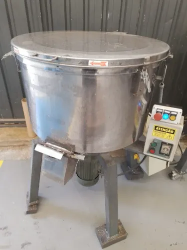 Misturador Vertical Industrial para Polímeros 100 kg Usado