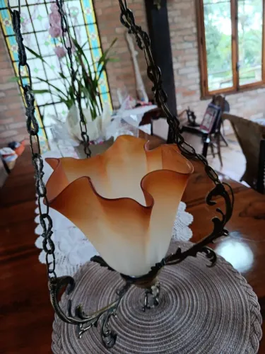 Linda luminária pendente em bronze