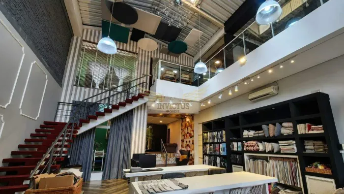 Galpão Comercial para Comprar, 680m² - Bairro Valparaíso, Santo André/SP.