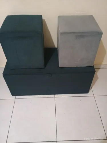 Vendo esses dois puffs + esse baú de pé de cama.