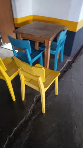 Mesa rústica de madeira demolição 