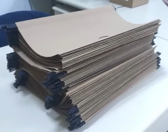 Pastas Kraft Suspensas com Trava em Preto - 60 Unidades