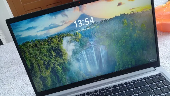 Notbook Asus praticamente novo