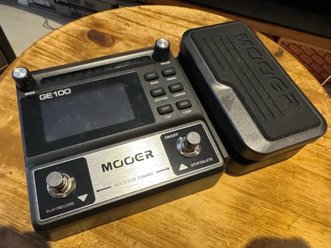 Pedaleira de guitarra MOOER GE100
