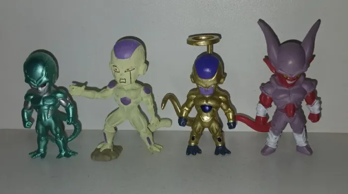 LOTE 4 BONECOS ACTION FIGURES MINIATURAS DRAGON BALL FREEZA GOLD METAL MECHA COOLA JANEMBA