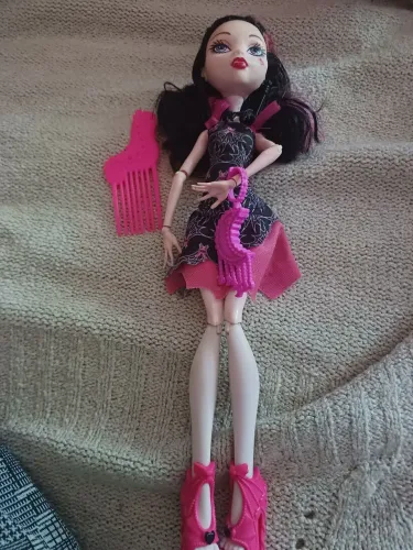 Boneca monster high draculaura.