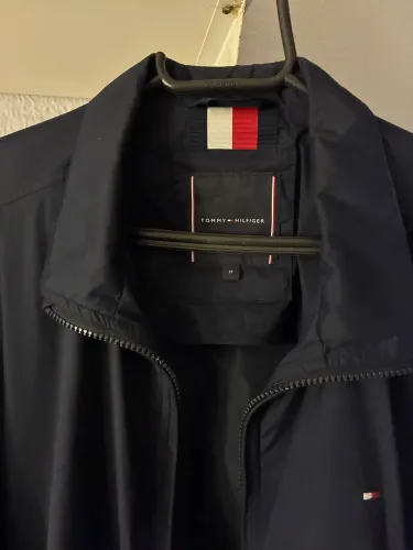 Jaqueta (corta vento) Tommy Hilfiger azul marinho